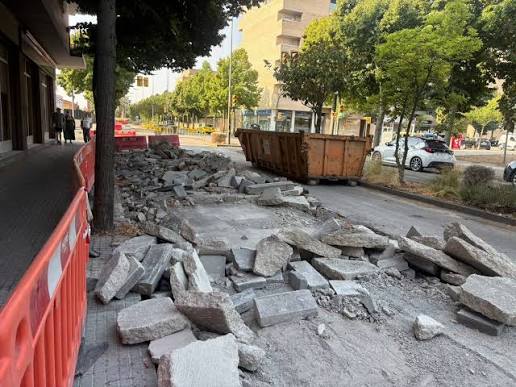 El desastre de los carriles bici de Salt: obras rehechas, retrasos y malestar vecinal