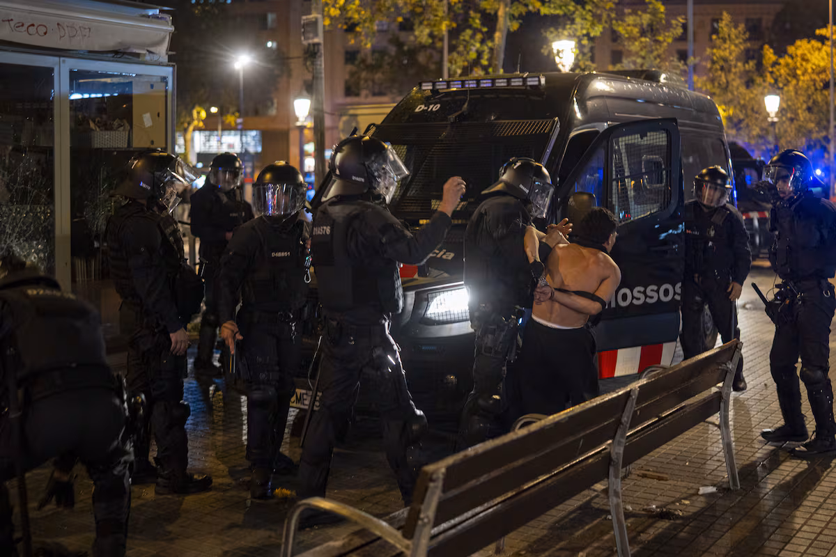 La Fiscalía pide internar a 6 menores por los disturbios del sábado en Barcelona