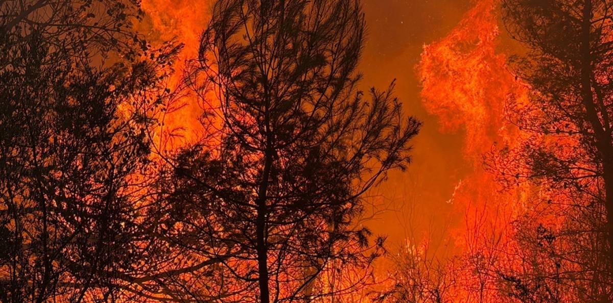 Dos incendios en la Vall d'Uixó y Castilla amenazan con agravarse ante la llegada del calor extremo