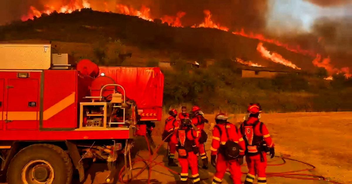 Un incendio en Zaragoza arrasa más de 12.000 hectáreas sin control