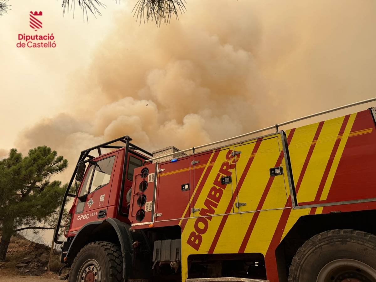 El incendio de la Vall d'Uixó supera las 6.500 hectáreas con 16.000 evacuados
