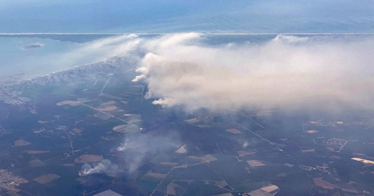 Francia evacúa instalaciones de misiles mientras el fuego avanza hacia Burdeos
