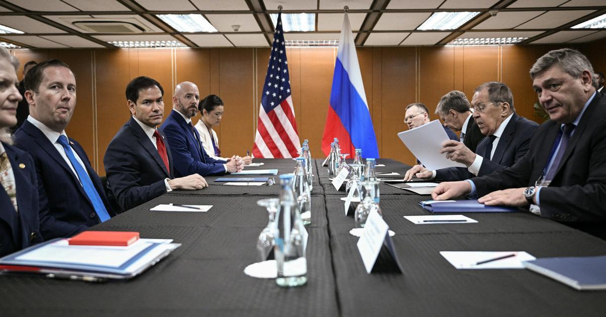 Washington regresa a la mesa de Ucrania con las manos no del todo limpias