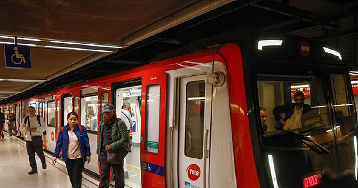 Un incendio en la catenaria del metro paraliza la línea 1 en Barcelona