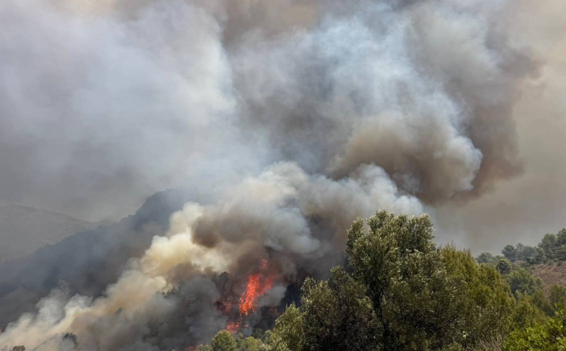El incendio de Valencia arrasa más de 4.300 hectáreas y obliga a evacuar a 16.000 personas