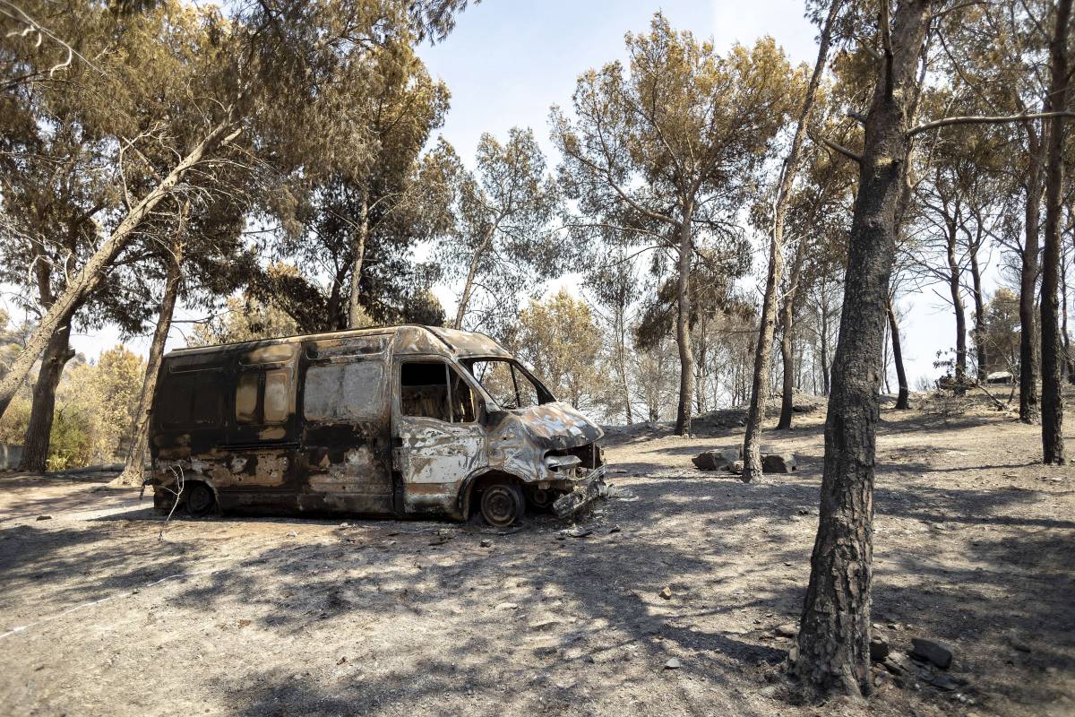 El incendio de Castelló supera las 10.000 hectáreas tras cinco días sin control total