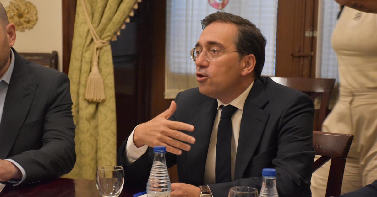 Albares promete expulsar a todos los migrantes que entraron irregularmente en Ceuta