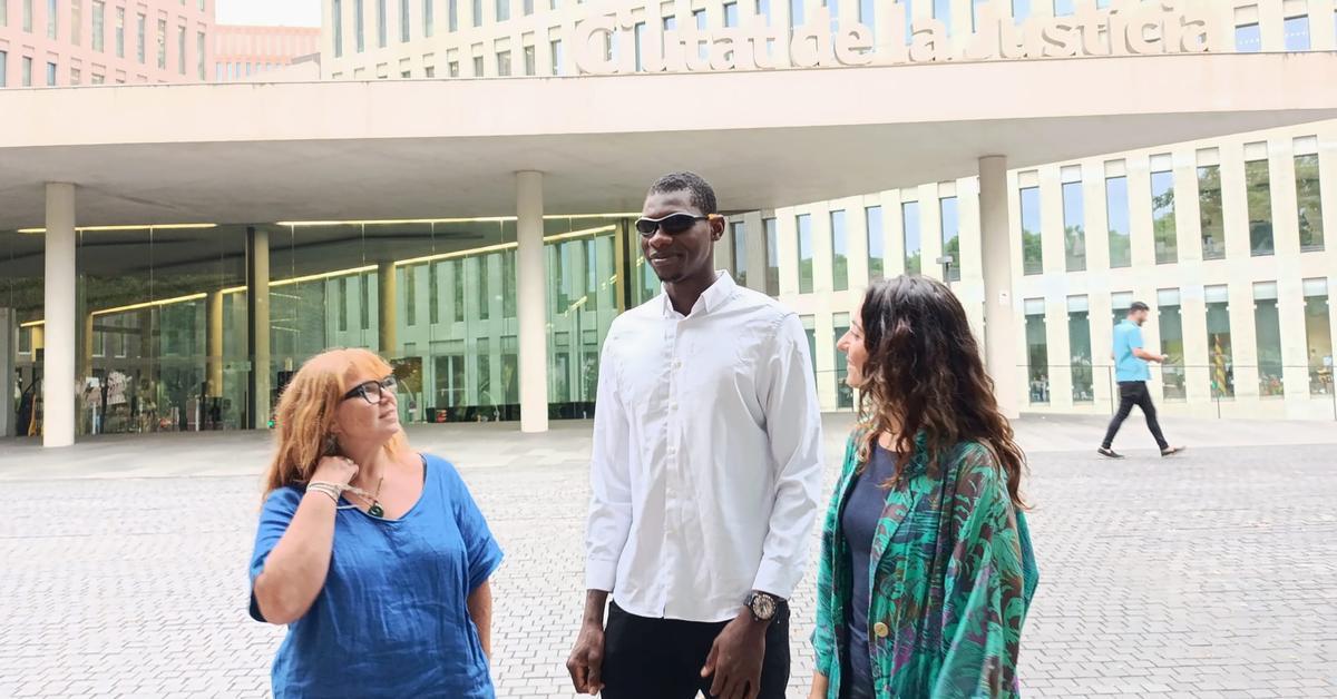 Un joven maliense perdió la visión de un ojo en Melilla y cuatro años después la Justicia aún no identifica al agente