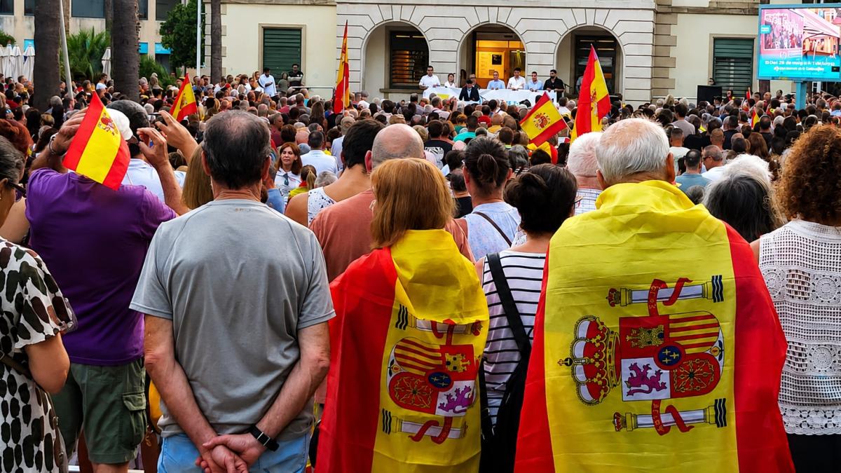 El área metropolitana de Barcelona se echa a la calle en solidaridad con Ceuta