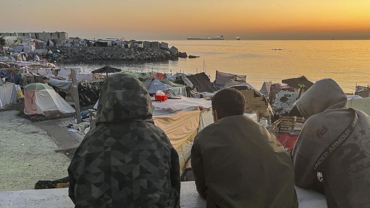 El Govern prepara un decret per expulsar cap al Marroc migrants amb asil pendent a Ceuta