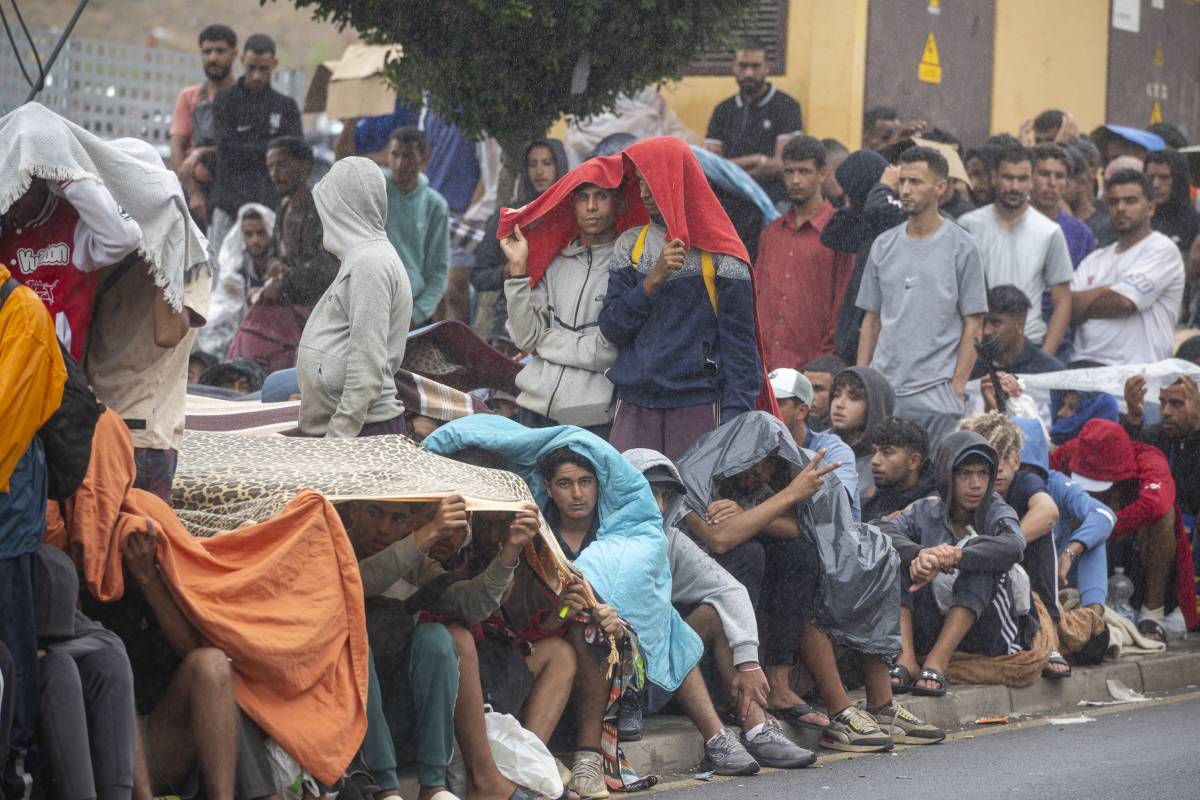Informes policiales advertían de colapso «muy probable» en la frontera de Ceuta días antes de la avalancha
