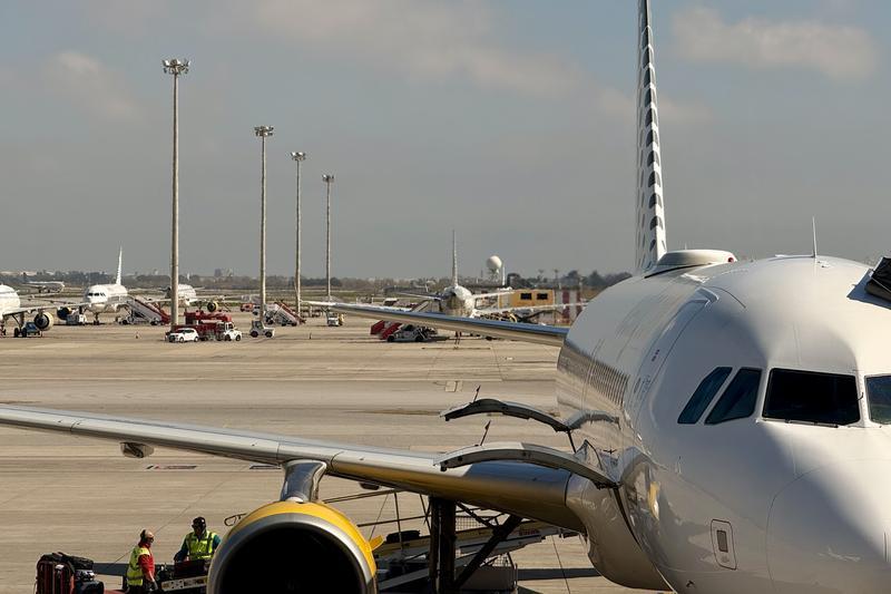 El Estado compromete 1.760 millones para el aeropuerto del Prat, pero la nueva pista queda en el aire