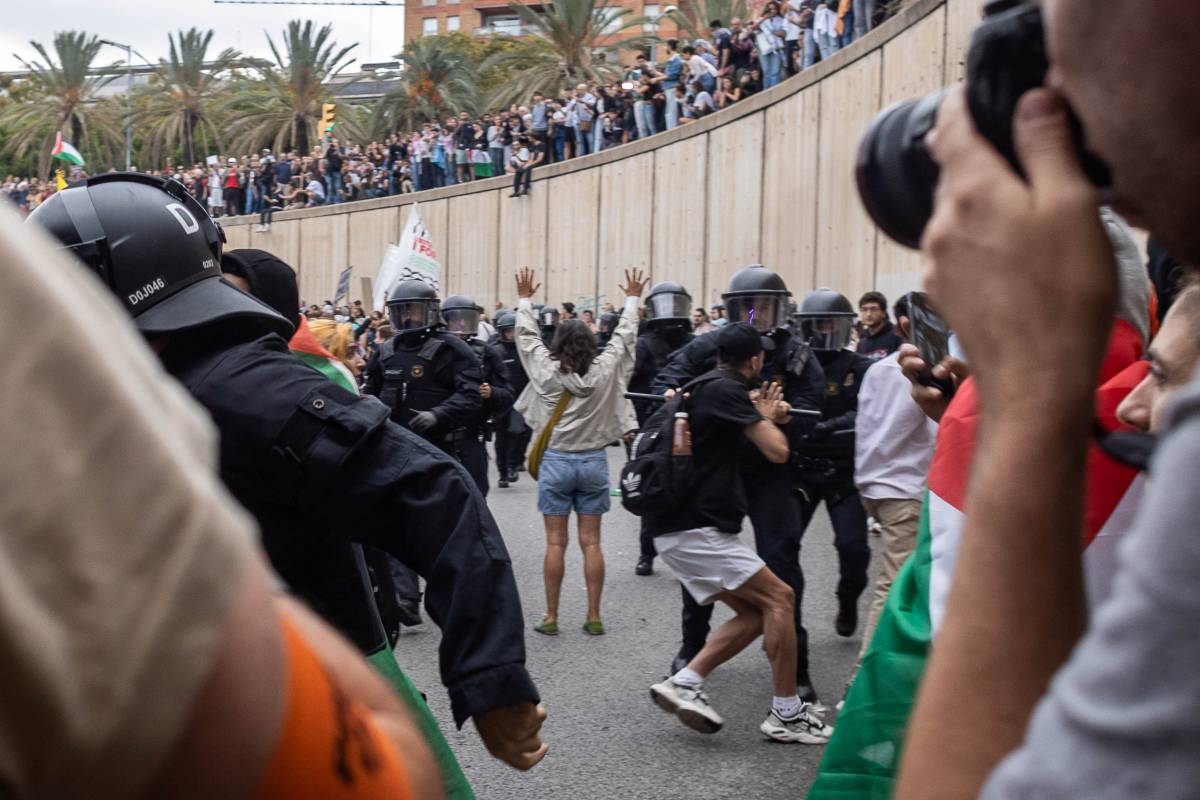Un fotoperiodista porta els Mossos als tribunals després de ser ferit per una pilota de foam