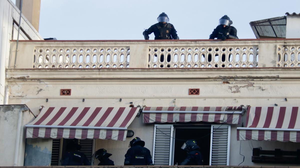 Los Mossos investigan dos secuestros en una misma madrugada en puntos opuestos de Catalunya