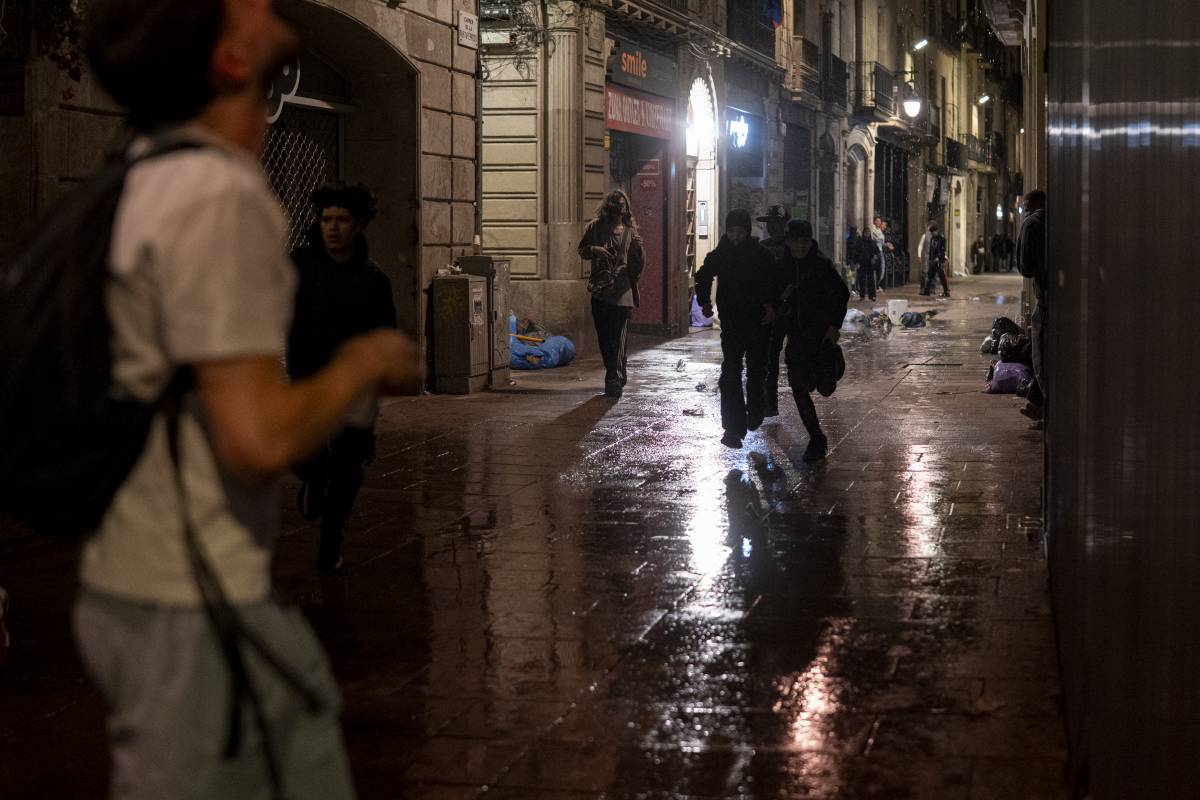Los Mossos detienen a 128 personas por los disturbios en Barcelona, 73 de ellas menores