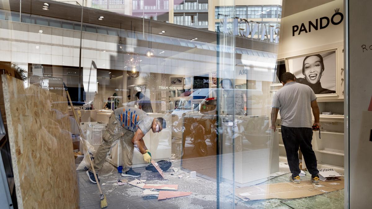 Barcelona destina 500.000 euros para los comercios dañados en los disturbios del sábado