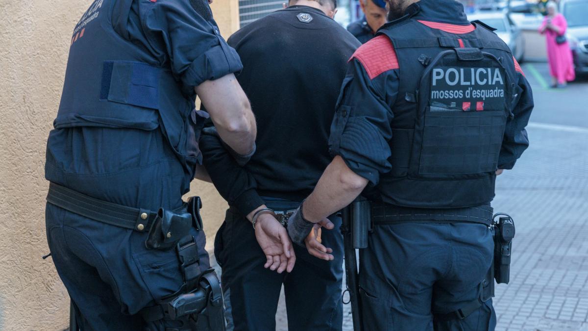 Más de un centenar de detenidos en un operativo policial contra la reincidencia delictiva en Catalunya