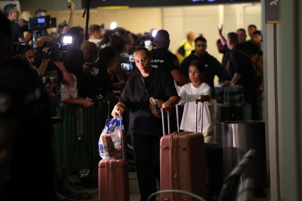 Un copilot apunyala el pilot en ple vol Dubai-Tel Aviv i obliga a un aterratge d'emergència