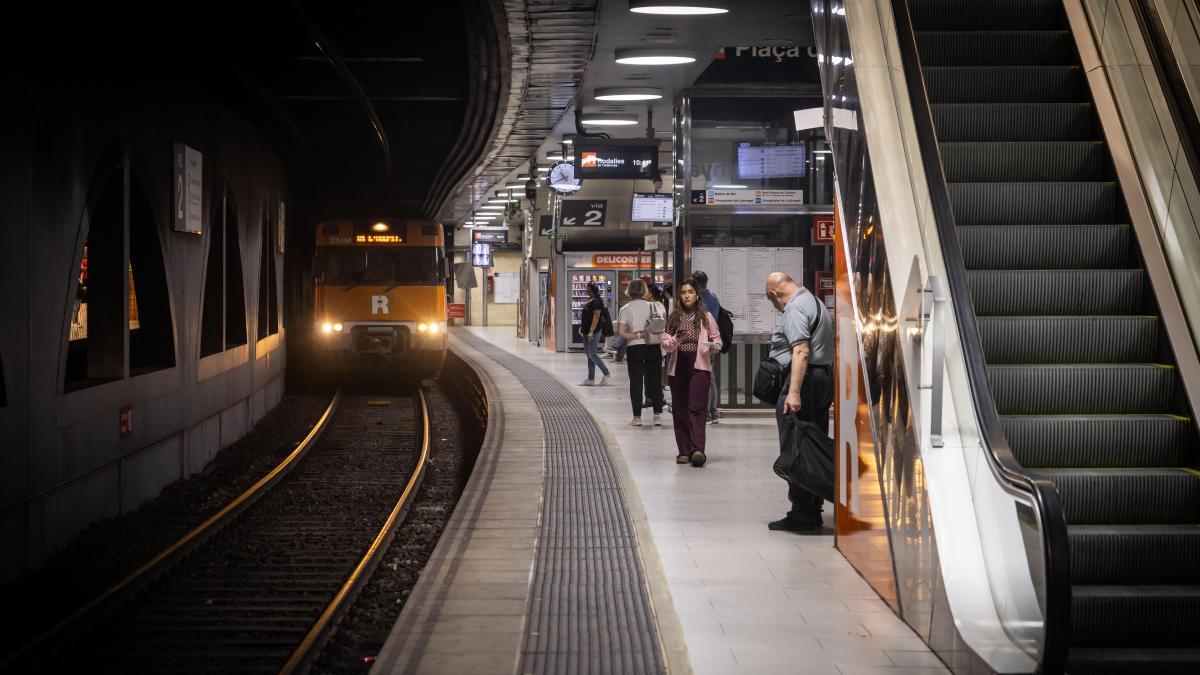 Una avería en la señalización corta el paso de Rodalies entre Sants y Plaça Catalunya