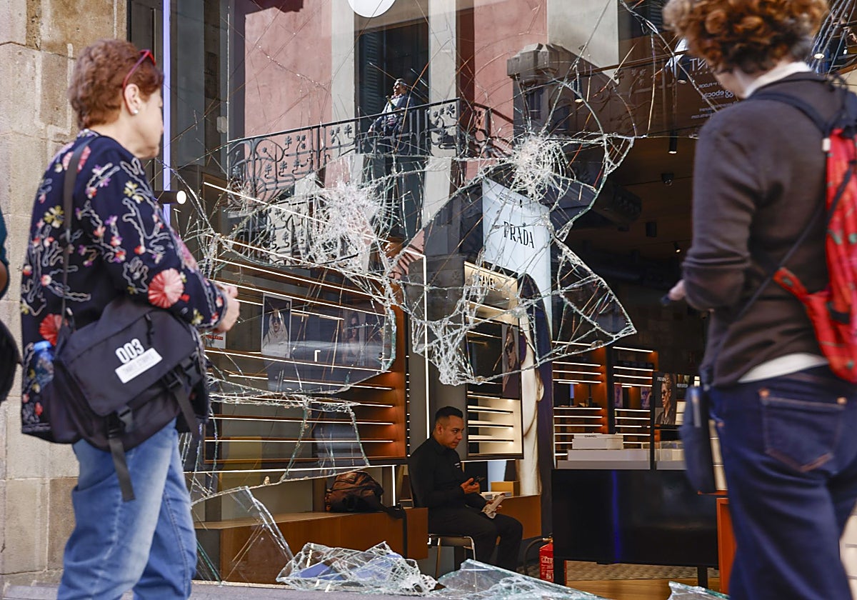 Els disturbis de Barcelona obren un front polític contra Illa en plena precampanya