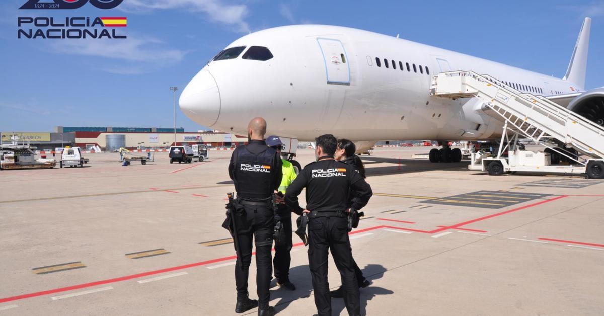 La Policía Nacional expulsa a 21 extranjeros irregulares con más de 80 antecedentes, entre ellos un homicida
