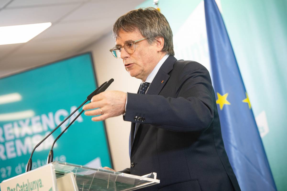 Llarena mantiene retirada la orden de detención de Puigdemont pero frena el cierre del caso